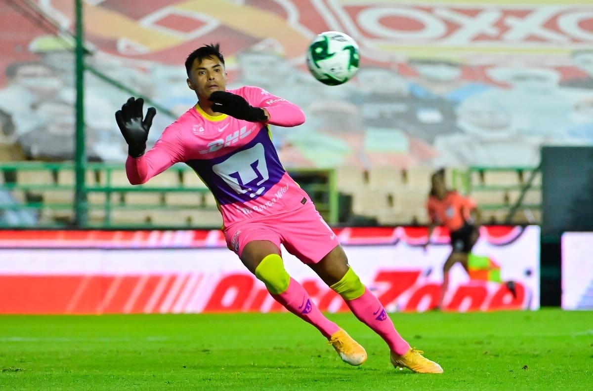 Talavera renueva con Pumas y Lillini decidirá el futuro de Waller e Iturbe