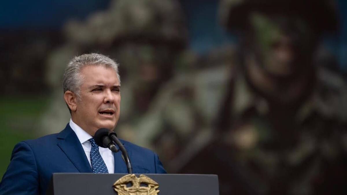 Helicóptero donde viajaba Iván Duque, presidente de Colombia, fue atacado a tiros