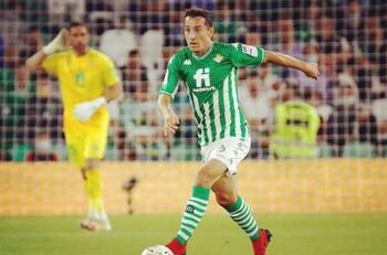 Manuel Pellegrini descartó completamente a Andrés Guardado y elogió a Diego Lainez