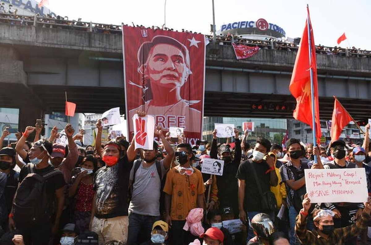 Golpe de Estado en Myanmar: Tres heridos por balas en enfrentamiento de manifestantes con la policía
