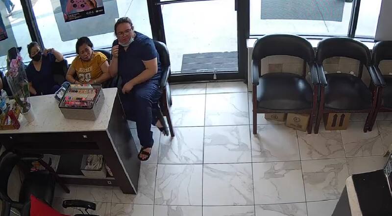 El video fue grabado por una cámara de seguridad del lugar. Créditos: breitbart.com