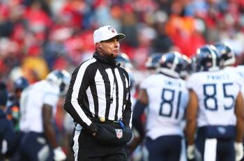 Árbitro de NFL se defendió tras polémica en Monday Night Football