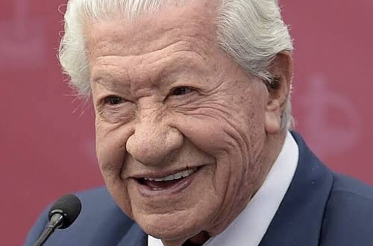 A sus 97 años, Ignacio López Tarso sueña con llegar al siglo de vida y y volver a pisar un escenario