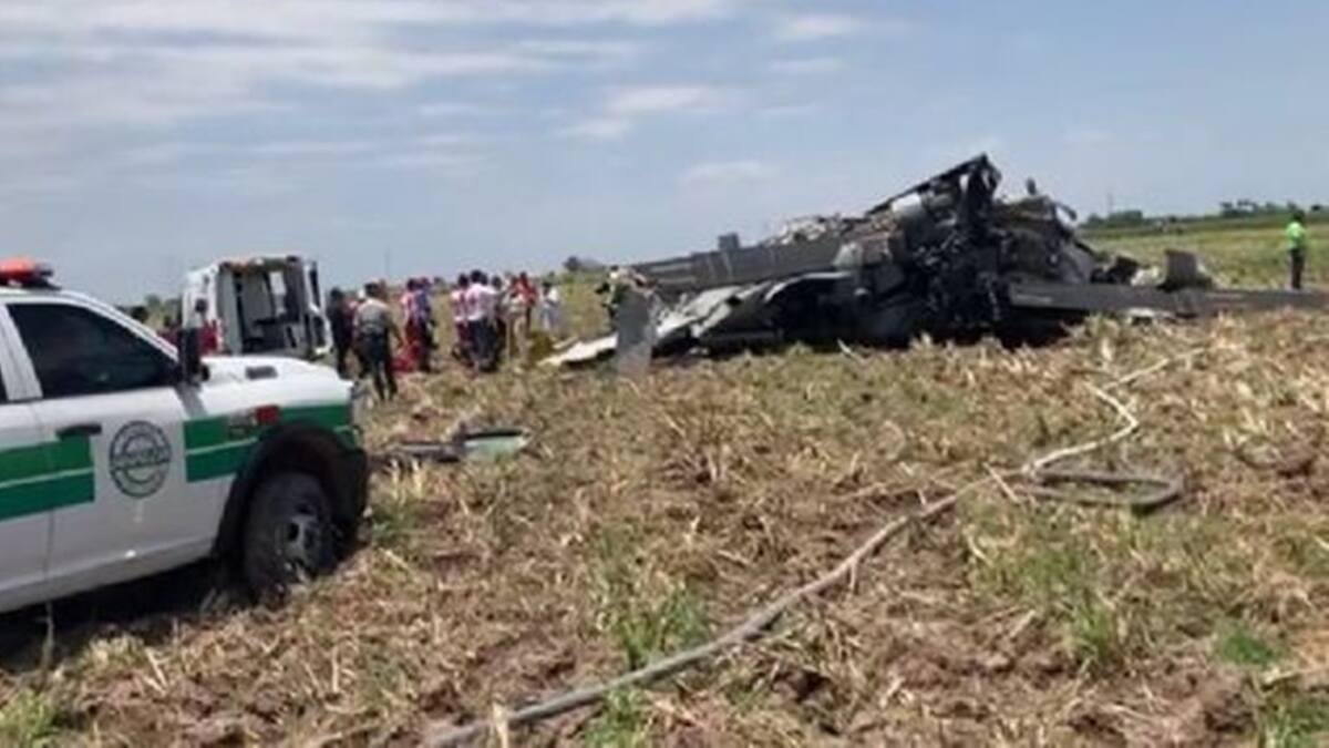 VIDEO | Se desploma helicóptero de la Marina en Los Mochis, Sinaloa: hay catorce muertos