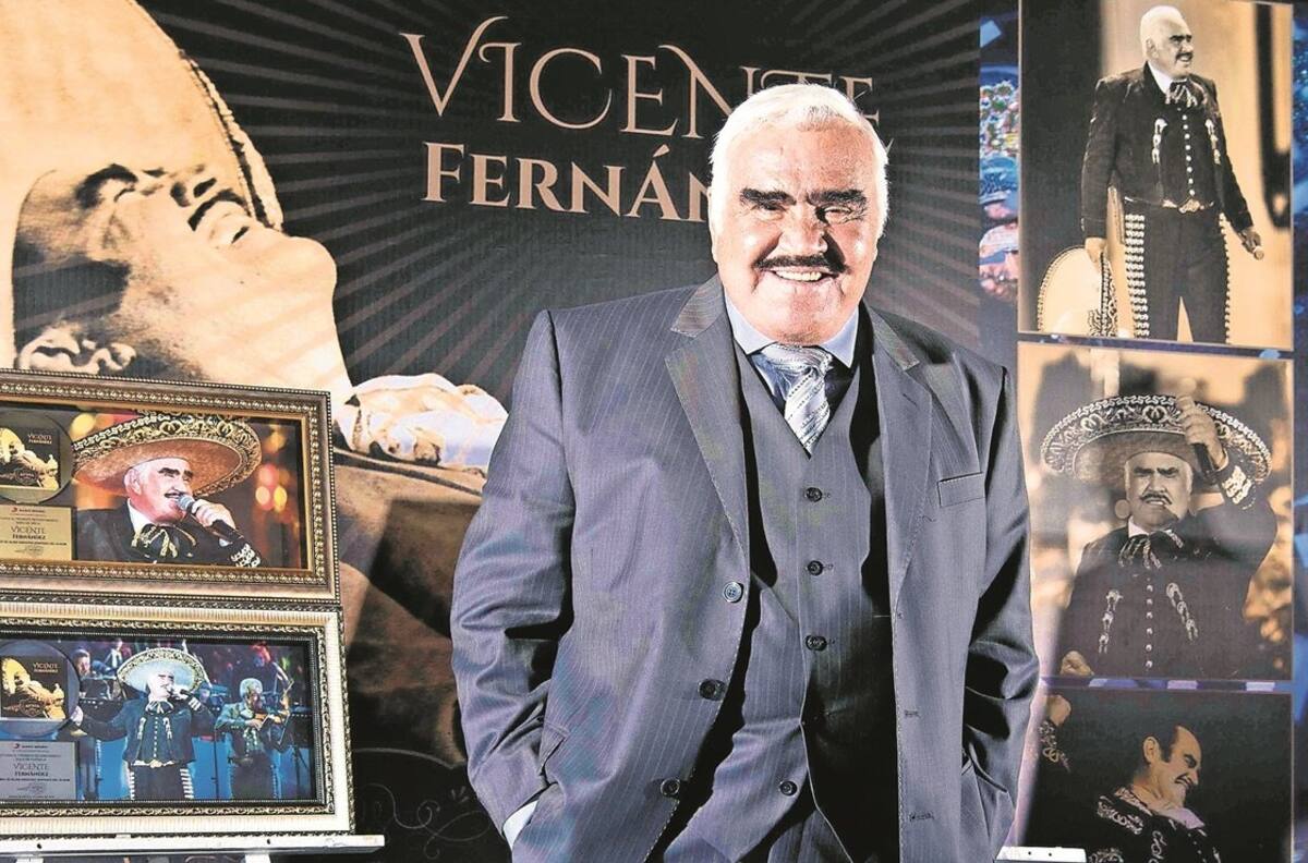 Así llora el pueblo de México la muerte de su ídolo Vicente Fernández