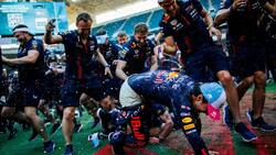 VIDEO | Integrante de Red Bull le grita a Checo Pérez “viejo sabroso” en plena celebración