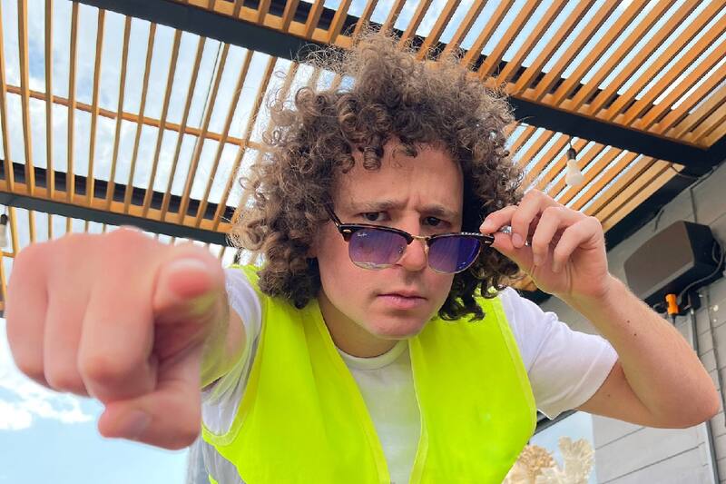 El influencer compartió todo en sus redes sociales.