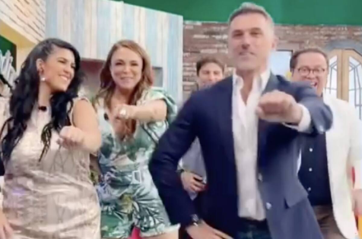 Sergio Mayer recrea icónico baile de Garibaldi con Mario Bezares y Curvy Zelma