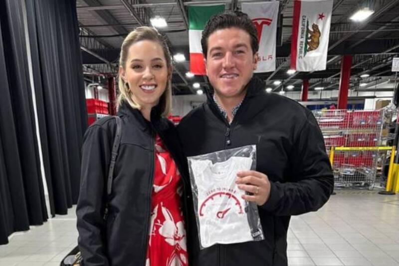 Esto fue lo que gastó Samuel García en el regalo de su esposa.