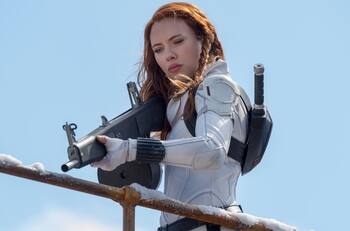 Equipo legal de Scarlett Johansson "dispara" contra Disney por filtrar salario de la actriz