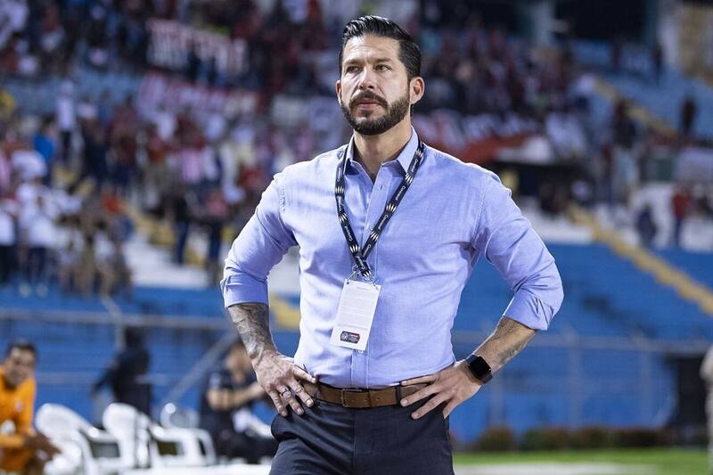Benjamín Mora podría estar viviendo sus últimos días como técnico del Atlas.