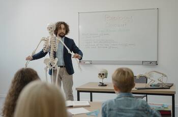 Qué se celebra 15 de mayo: Historia y origen del Día del Maestro en México