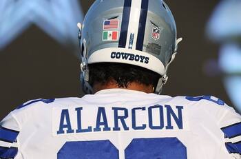 Isaac Alarcón jugador mexicano en NFL renovó con Dallas Cowboys