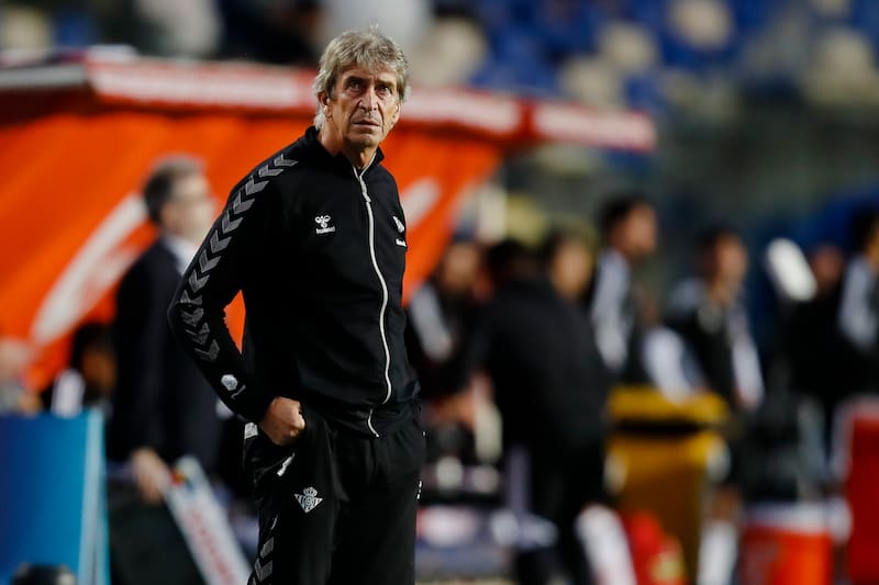Manuel Pellegrini no ha podido encontrarle la vuelta a un Betis que ve peligrar su presencia en Europa para la próxima temporada. Foto: Aton.