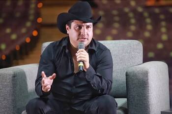 Qué Julión Álvarez cambia la música por un nuevo giro ¿será?