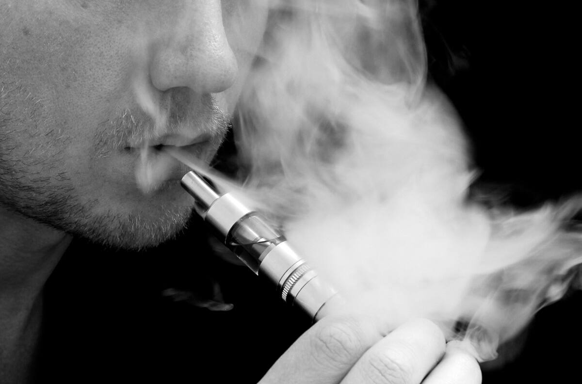Día Mundial Sin Tabaco : ¿Qué son los vapeadores y por qué se prohibió su uso?