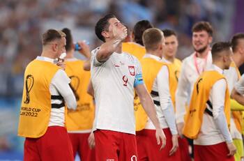 La mirada puesta en México: Así festejó Polonia su pase a los Octavos de Final del Mundial de Qatar