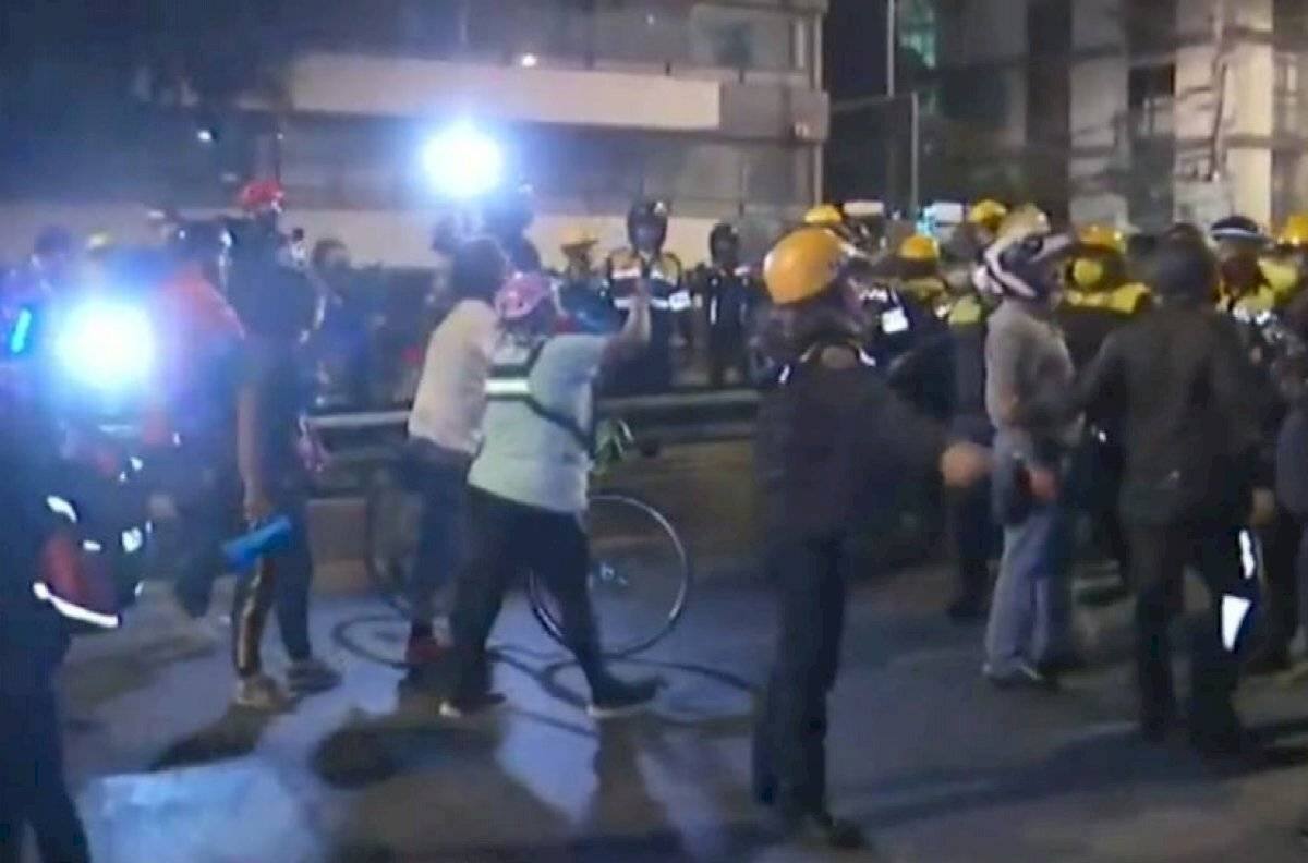 Ocurre enfrentamiento entre ciclistas y policías en las calles de la Ciudad de México