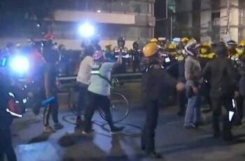 Ocurre enfrentamiento entre ciclistas y policías en las calles de la Ciudad de México