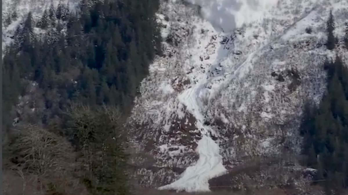 Video: Impresionante avalancha chocó contra una montaña