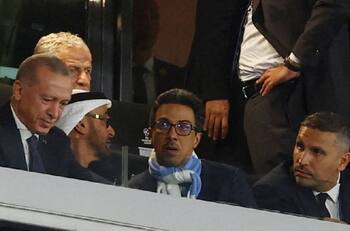 El jeque dueño de Manchester City fue a ver a su equipo al estadio por primera vez en más de una década