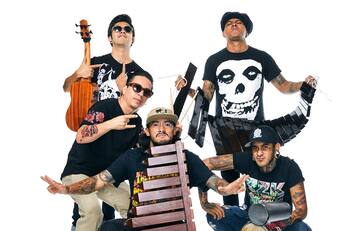 Son Rompe Pera: de tocar la marimba en las calles al escenario principal del Vive Latino