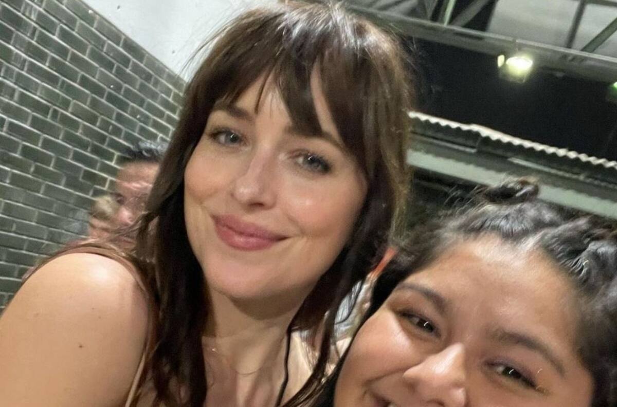 Dakota Johnson aparece en el concierto de Coldplay en el Foro Sol