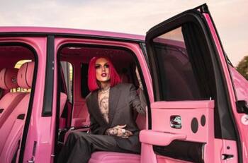 Hospitalizan al youtuber Jeffree Star por accidente automovilístico
