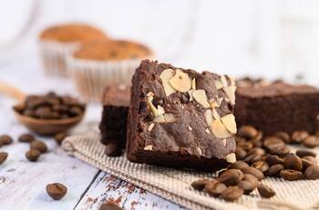 ¿Buscas algo rico pero sin azúcar en los días de lluvia? Haz este brownie