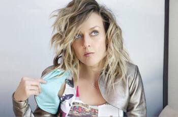 Fey confiesa las razones por las que mintió sobre su edad al inicio de su carrera