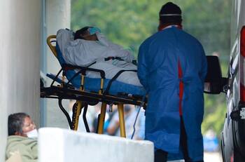 México registra más de 800 muertes en un día por covid-19, la cifra más alta de la cuarta ola