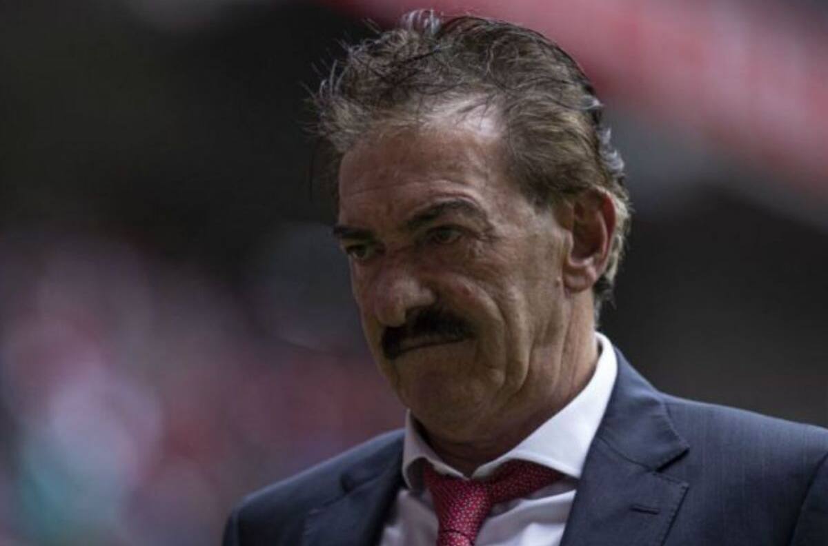 VIDEO | Cuauhtémoc Blanco reveló que Ricardo La Volpe los obligaba escribir: 'La Volpe es Dios'