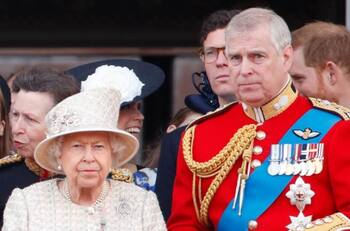 El príncipe Andrés se refugia con la Reina Isabel II ante las acusaciones de abuso