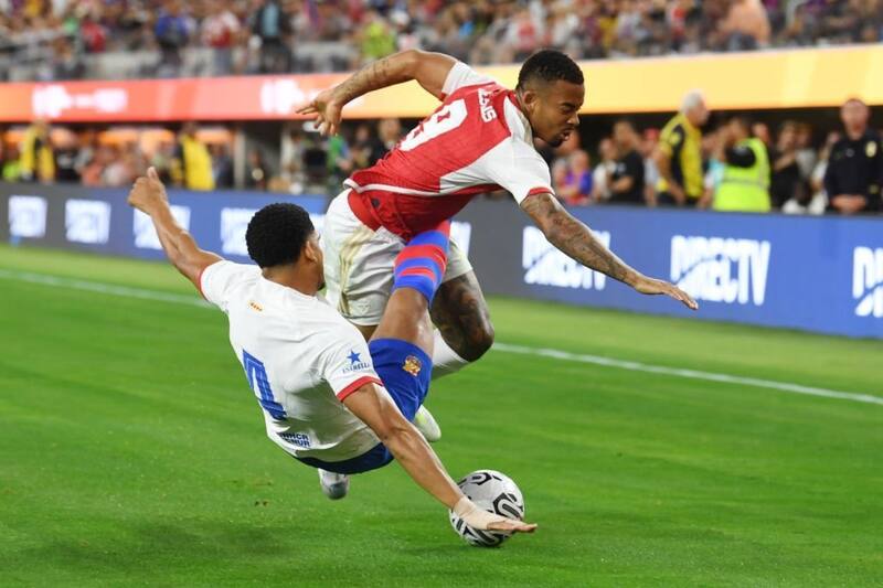 tuvo una fuerte entrada contra Gabriel Jesus