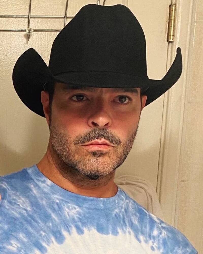 El cantante mexicano tiene 48 años.