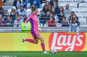 VIDEO | El magnífico pase de Tiane Endler en el Olympique de Lyon que se volvió viral