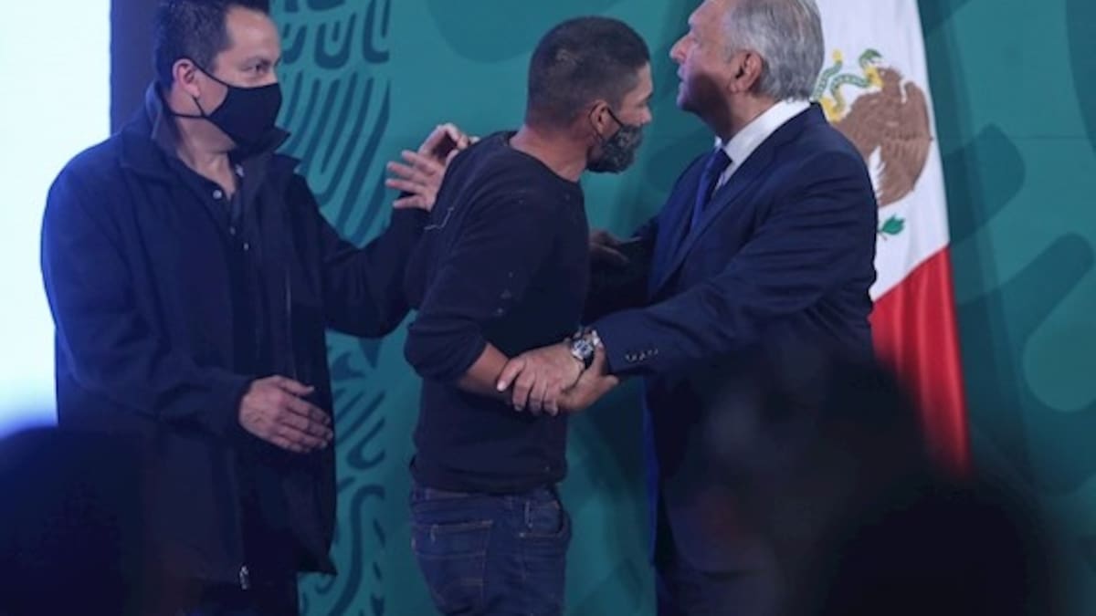Un hombre que salió de la cárcel se coló en "la mañanera" para hablar con AMLO
