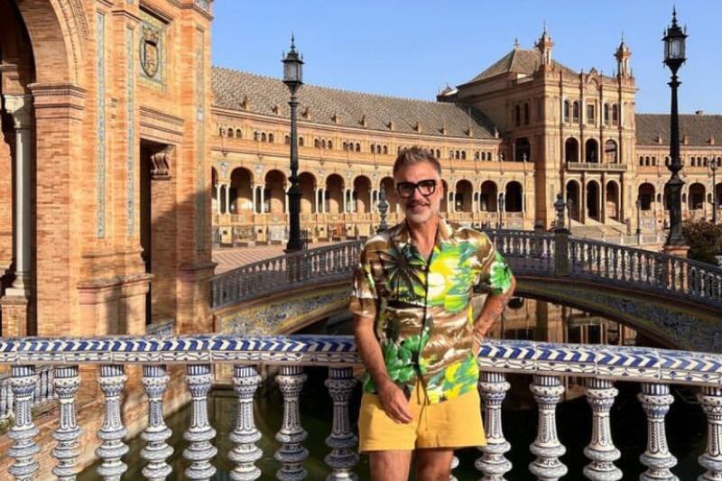 El cantante se encuentra en España