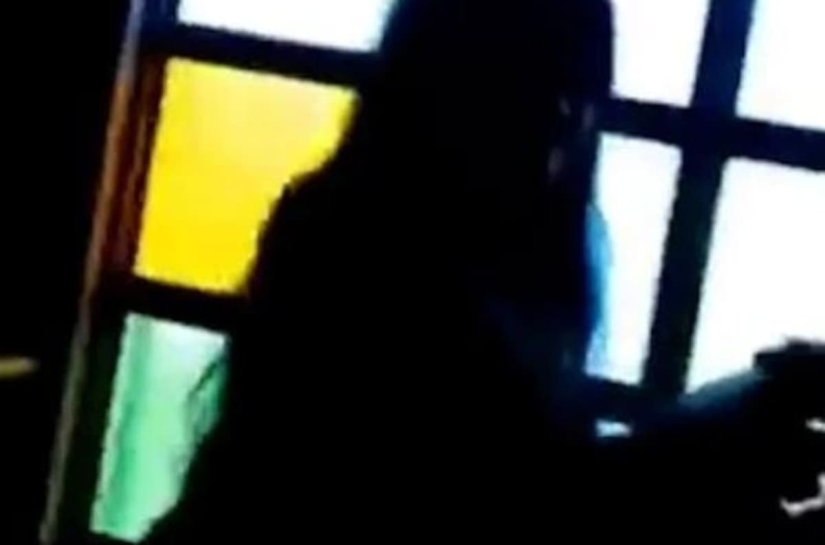 Sorprenden a pareja dándose "cariño" en el confesionario de una iglesia