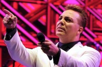 Así cantó Cristian Castro al papa Francisco en el Vaticano