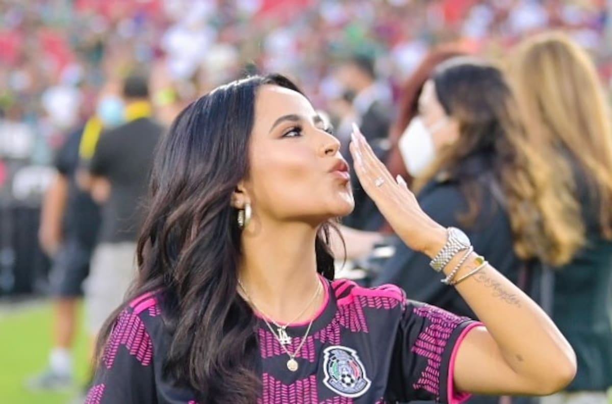 Becky G, Jaime Camil y JuanPa Zurita festejan triunfo de la selección mexicana