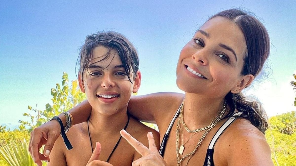 Grettell Valdez, a unas horas de su cirugía es acompañado por Santino