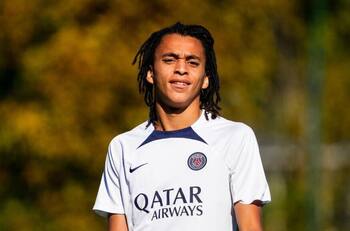 VIDEO | Hermano de Kylian Mbappé recibe las primeras críticas por estos errores en el PSG