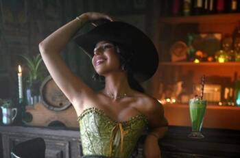 ¡Impresionó a su fans! Así luce Ángela Aguilar con lentes