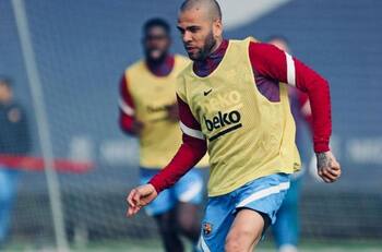 Estos son los posibles reemplazantes de Dani Alves tras su salida del Barcelona