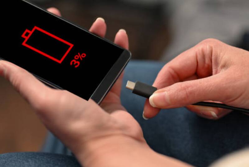 Cuando la batería de nuestro dispositivo móvil está a punto de agotarse las funciones comienzan a ralentizarse. Foto: Pixabay.