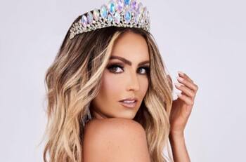 Karla Díaz es criticada por vender vasos de "Pinky Promise" en casi dos mil pesos