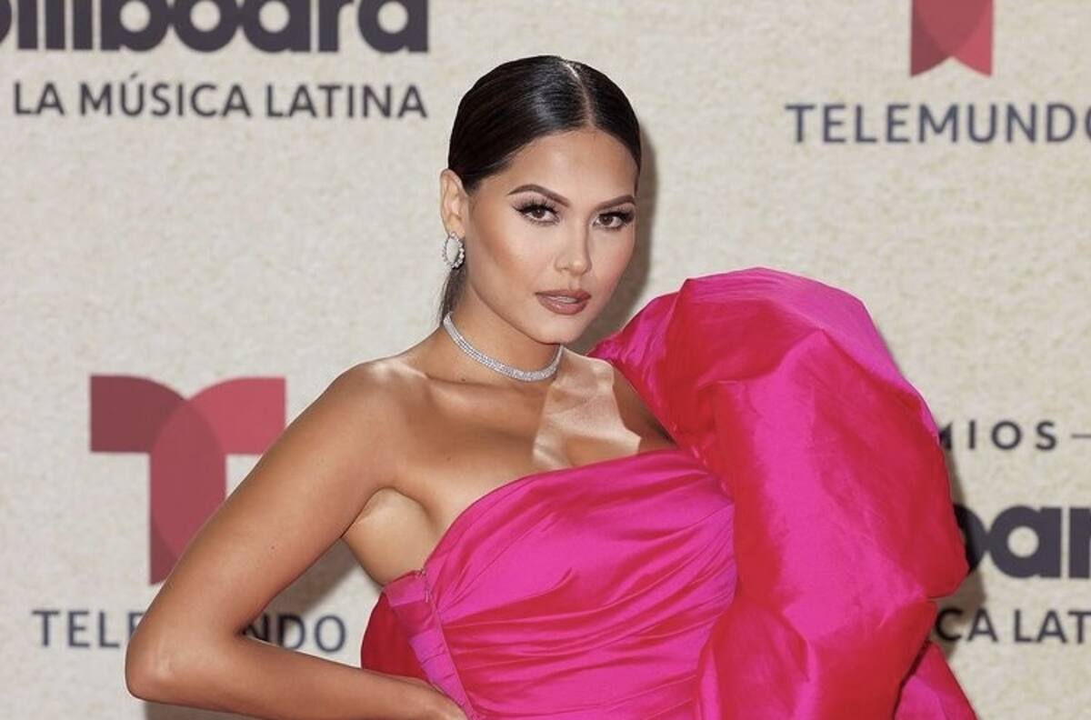 Guapos y guapas en la alfombra roja de los premios Billboard latino