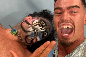 ¡Con selfie y todo! Jeff Hardy es humillado en RAW