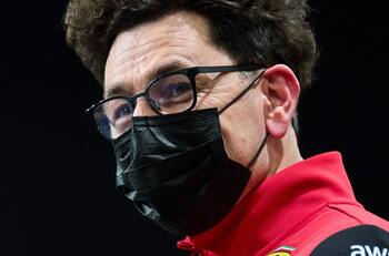 Mattia Binotto asegura que Carlos Sainz no es relegado en Ferrari pese a que el jefe solo habla de Charles Leclerc